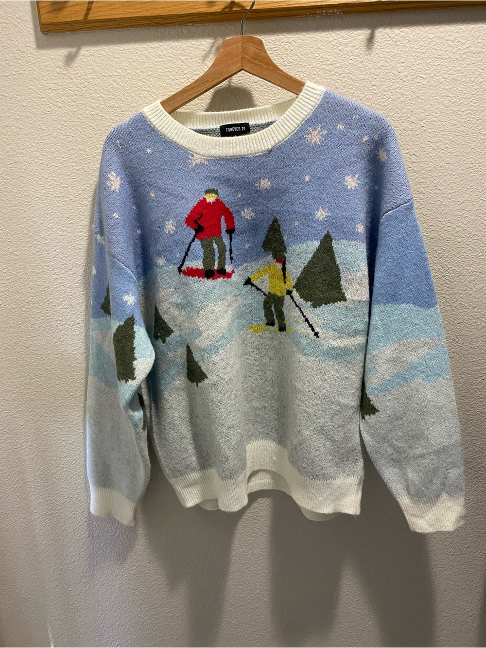 ⛸️❄️⛷️🎿Winter Vibes with Forever 21 women Light Blue Ski Scene Crewneck Sweater